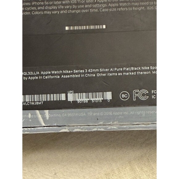 Apple Watch Series 3 GPS 42mm Silver Aluminum Case White Sport Band - MTF22LL/A - Picture 6 of 6